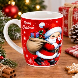 Червена коледна чаша Merry Christmas с Дядо Коледа и чувал подаръци